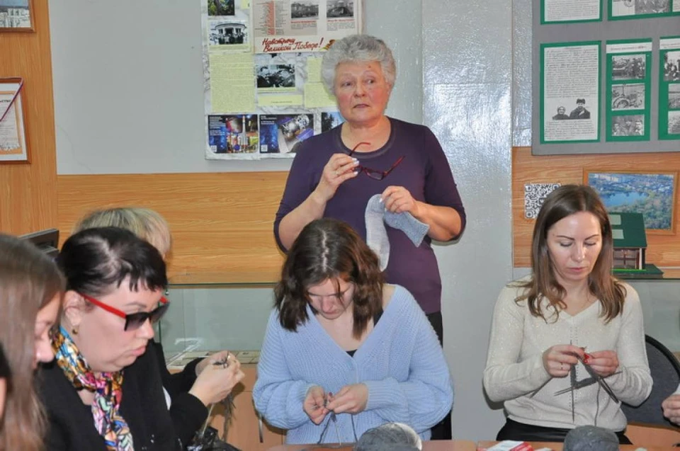Новички обучались азам вязания, а более опытные ребята освоили сложные элементы. Фото: региональное отделение партии "Единая Россия"