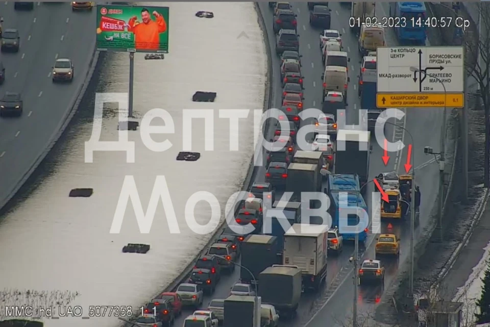 На Каширском шоссе для движения доступны три полосы