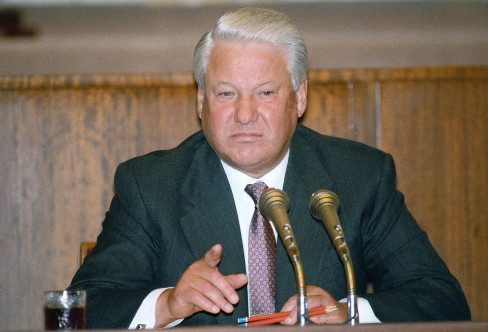 Июнь 1993 года. Президент РФ Борис Ельцин во время пресс-конференции. Фото Александра Сенцова и Александра Чумичева /ИТАР-ТАСС/.