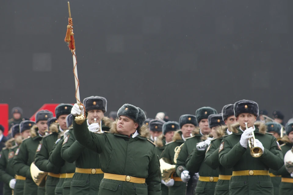 В Волгограде проходит военный парад