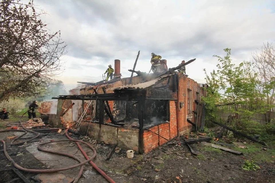 Вследствие попадания снаряда был полностью уничтожен жилой дом (архивное фото)