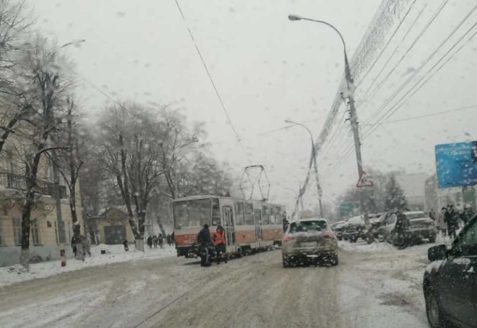 В Ульяновске на улице Спасской 3 февраля с рельсов сошел трамвай