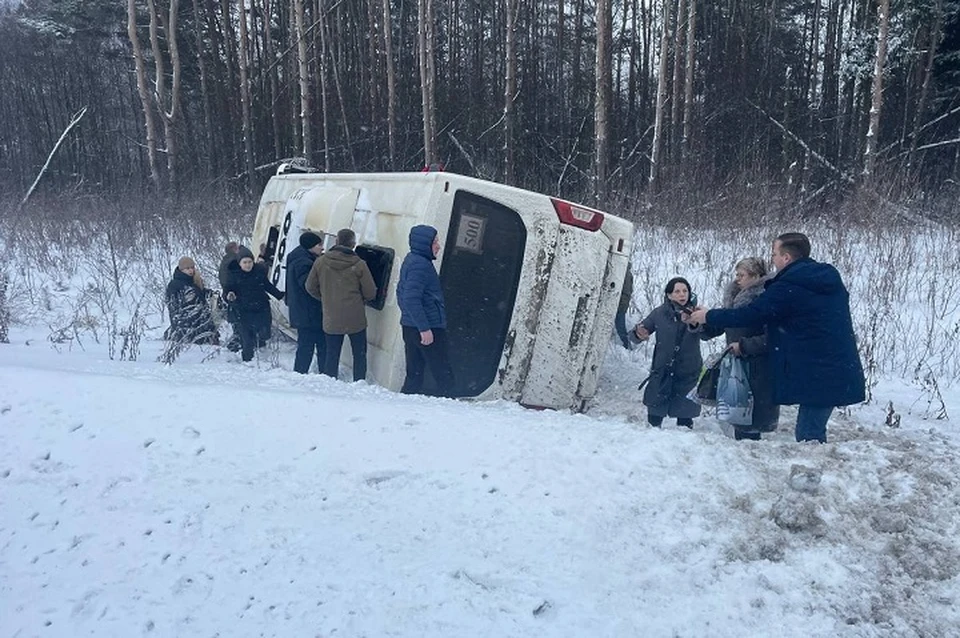 В аварии пострадали три человека.