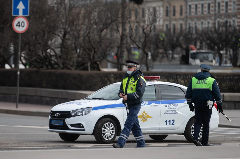 В Московском районе полиция провела рейд по проверке водителей-мигрантов