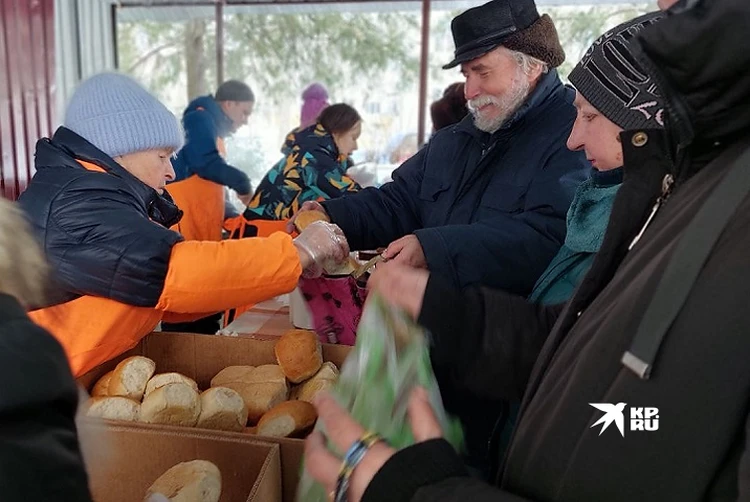 «Они растягивают гуманитарку, как в блокаду Ленинграда»: жительница Екатеринбурга о помощи жителям Донбасса