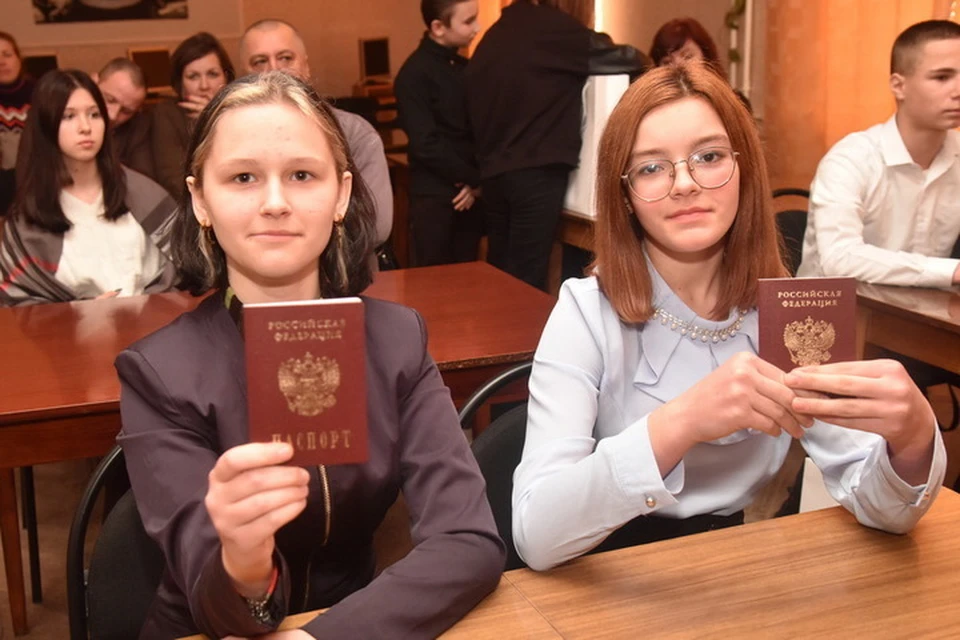 Число жителей ДНР с российскими паспортами растет каждый день. Фото: АГ ДНР