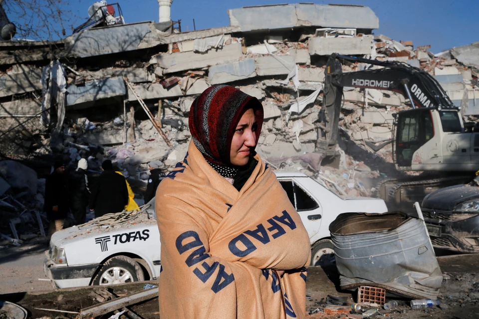 По последним данным, землетрясение на юге Турции унесло жизни более 8,5 тысяч жизней и это число растет с каждым часом.