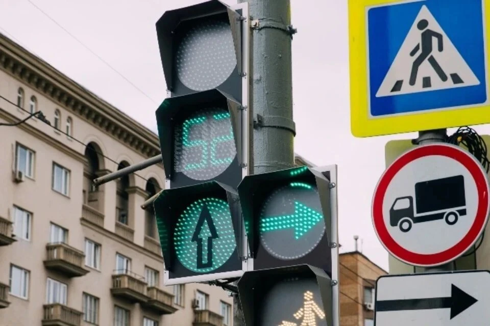 В России стали штрафовать водителей за проезд на «желтый» сигнал светофора