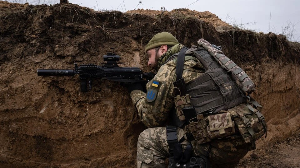 Украинский военный снял на видео расстрел безоружного российского пленного