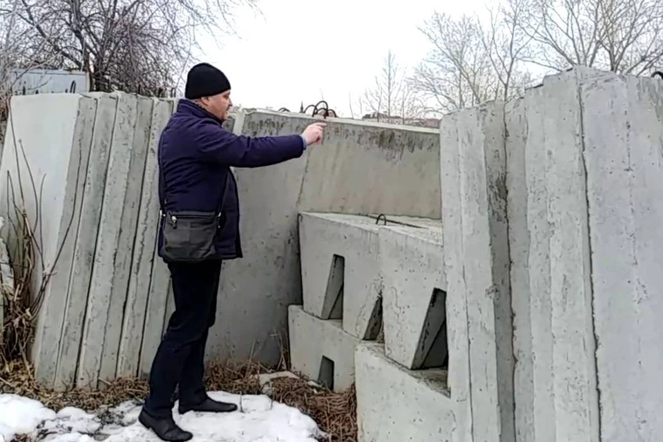 Больше 100 огромных железобетонных блоков заполонили земельный участок южноуральцев. Фото: предоставлено «КП»
