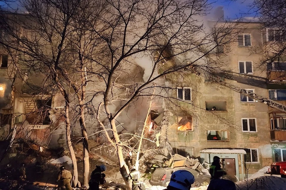 Тела женщины и 2-летнего ребенка достали из-под завалов разрушенной пятиэтажки на Линейной,39 в Новосибирске.