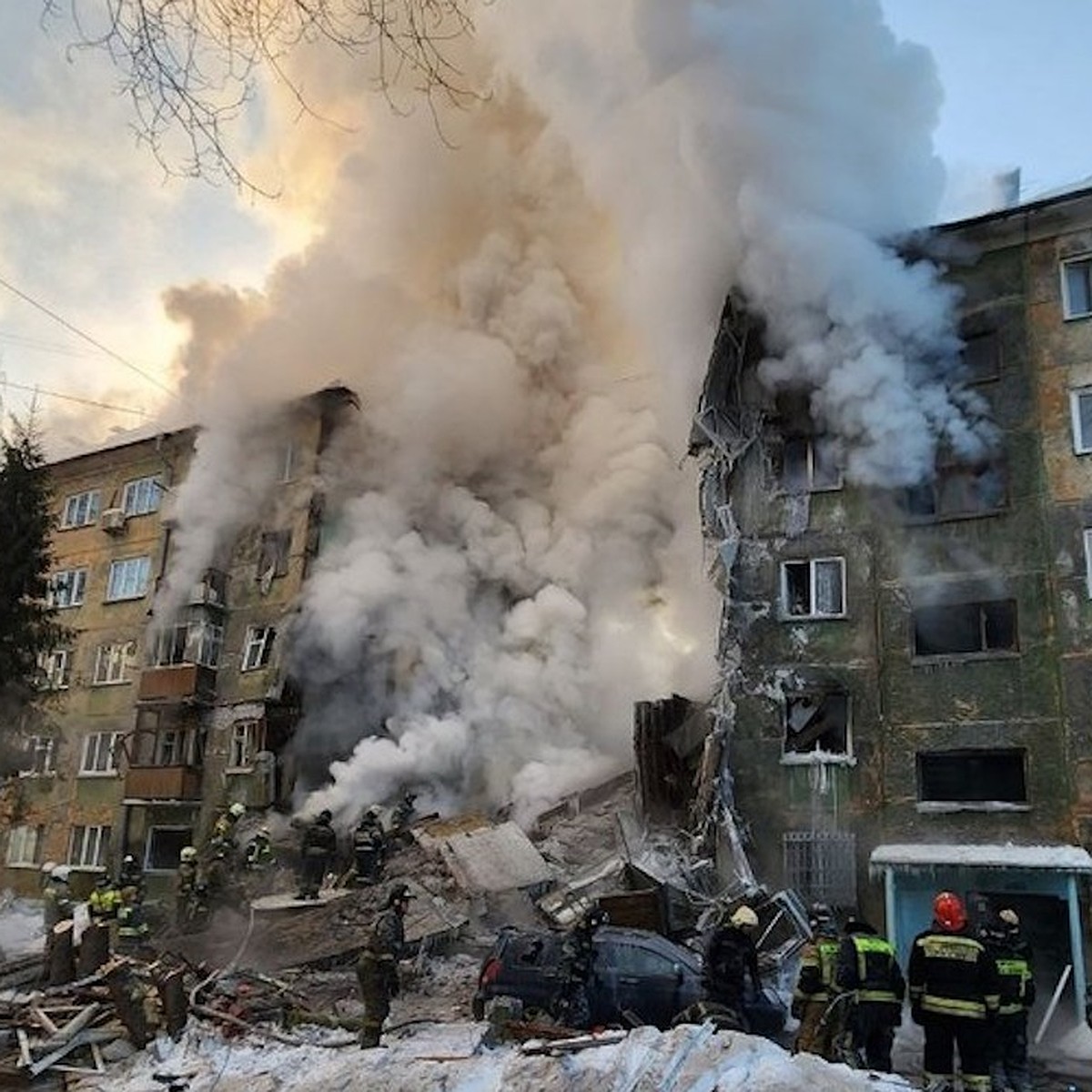 Новые квартиры для жильцов разрушенного взрывом дома на Линейной в  Новосибирске купят за счет областного бюджета - KP.RU