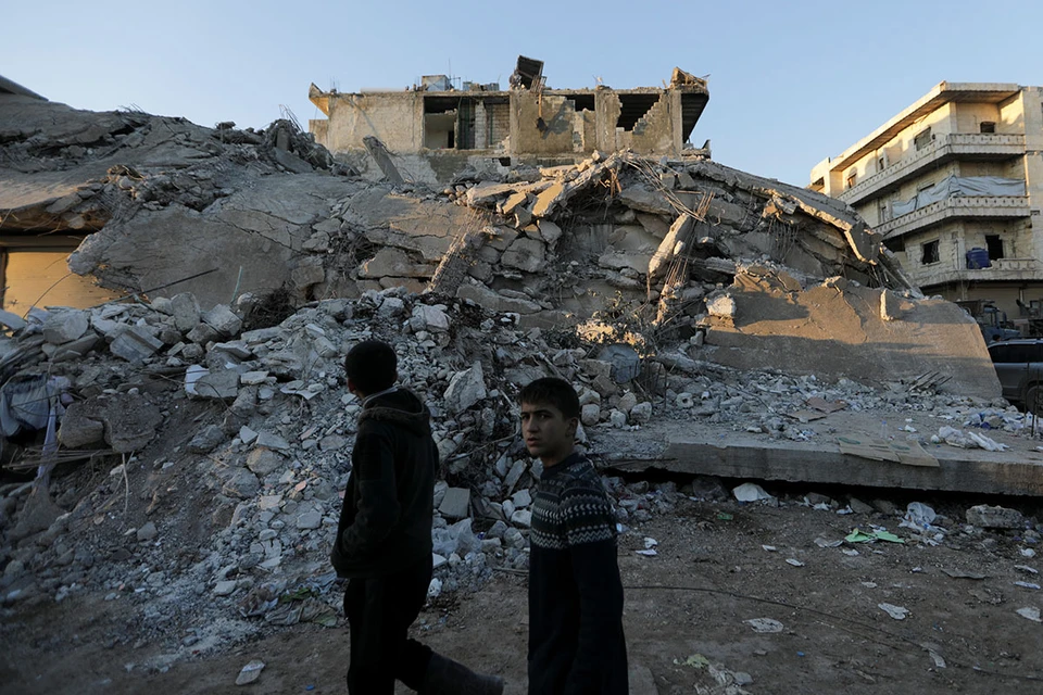 Сирийские жертвы землетрясения, которое обрушилось на страну в начале недели, могут стать заложниками санкционной политики, введённой мировым сообществом ещё в 2011 году.
