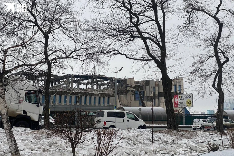 Теперь работы видны и с дороги.