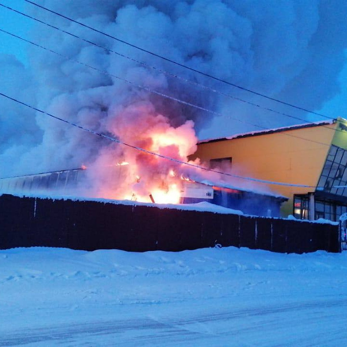 В городе Покровске Хангаласского района Якутии сгорели склады - KP.RU