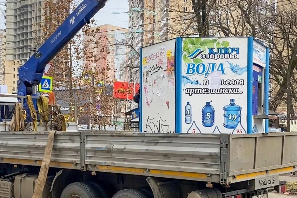 В Краснодаре продолжают убирать ларьки, незаконно размещенные на муниципальных участках Фото: krd.ru