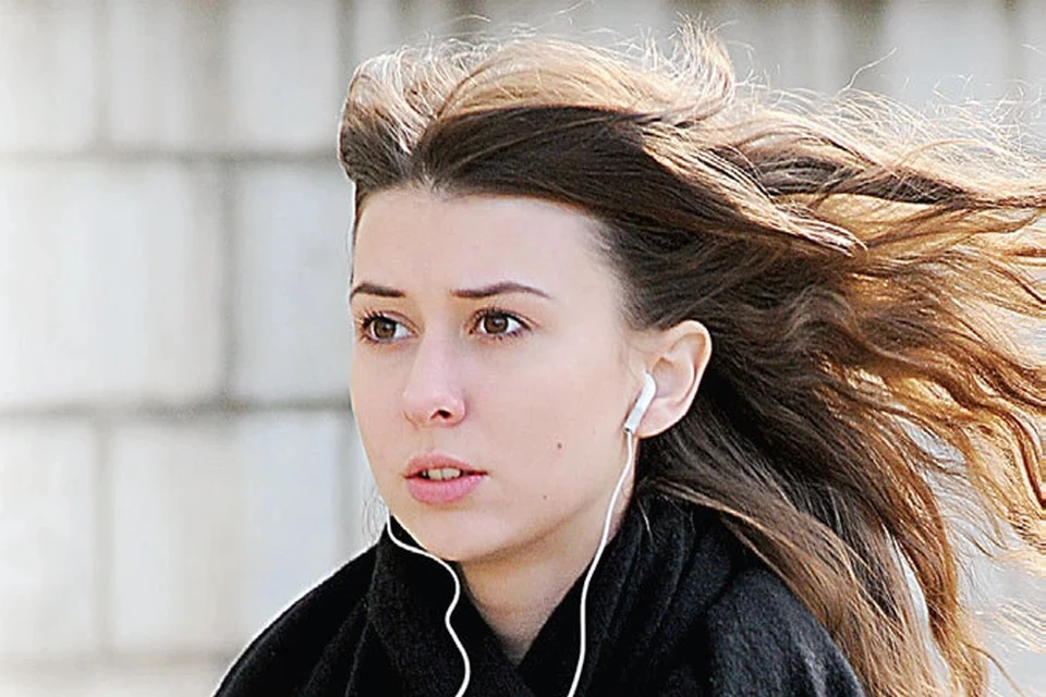 ЛОР предупредила о вреде внутриканальных наушников - KP.RU