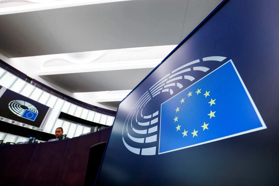 Европарламент принял резолюцию с призывом поставить Украине истребители, вертолеты и ракеты