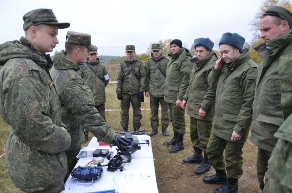 Для сотрудников правоохранительных органов устроили военные сборы.