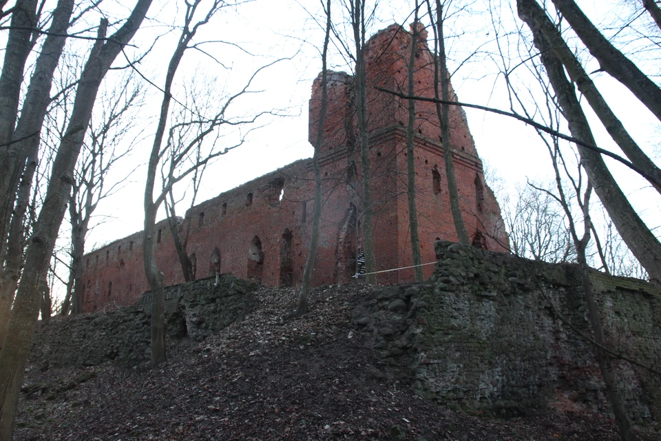 Одним из самых мистических мест считаются окрестности руин замка Бальга.