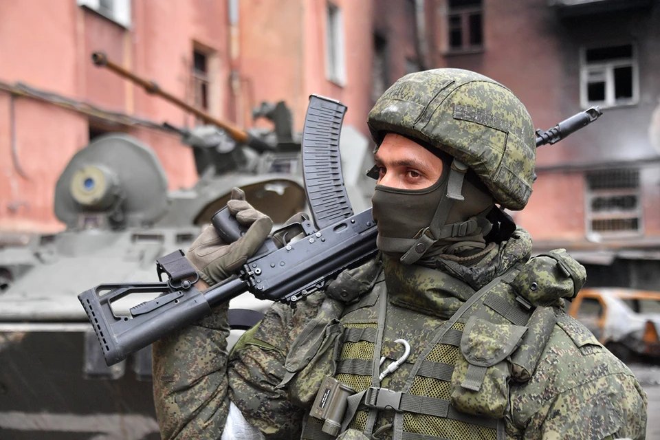 С 24 февраля российские военные проводят на Украине спецоперацию по денацификации и демилитаризации страны.