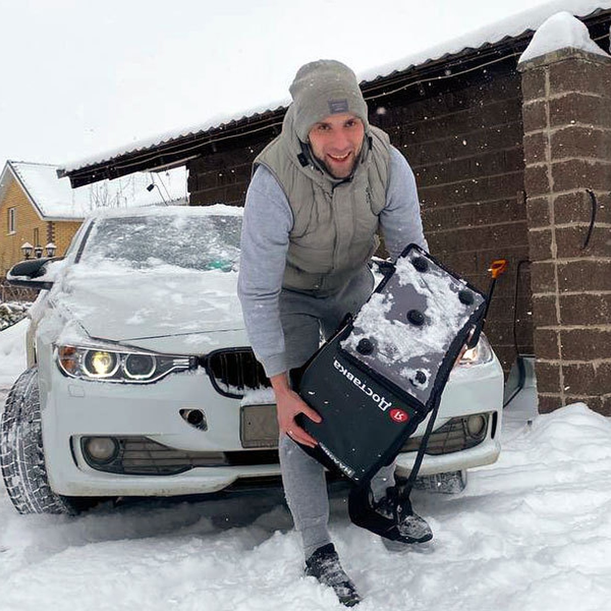 Курьер на BMW из Казани: как бывший прораб заработал на две машины и стал  местной знаменитостью - KP.RU