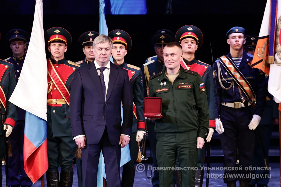 Губернатор Алексей Русских поздравил жителей Ульяновской области с Днем защитника Отечества