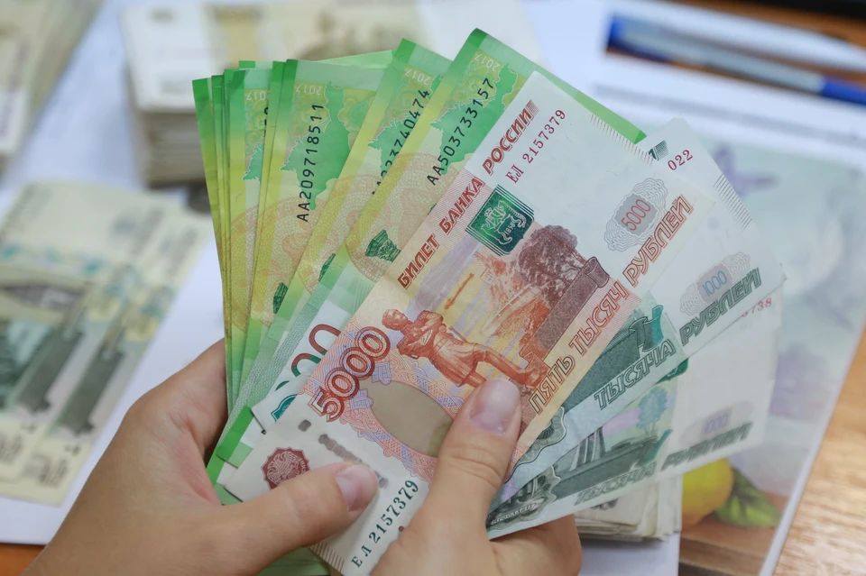 Из общей суммы налоговых сборов 120,5 миллиарда рублей было перечислено в федеральный бюджет.