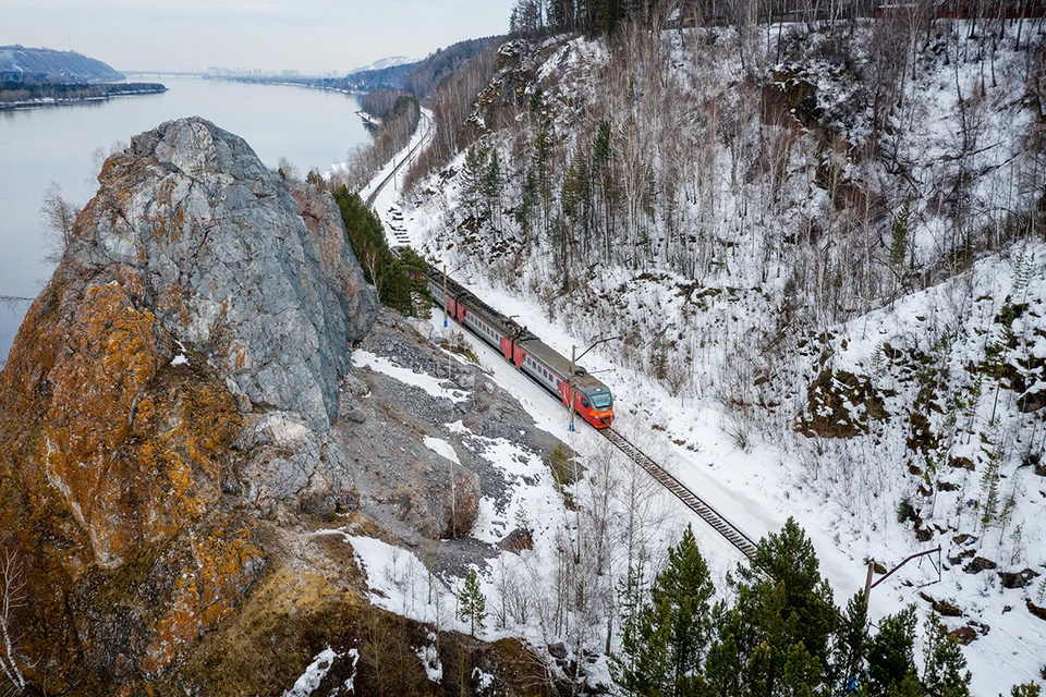 Электричка Красноярск-Дивногорск: быстро, комфортно, а бонусом - шикарные виды. Фото: РЖД