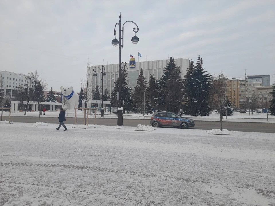 Снег в марте фото. 1 Мая Тюмени картинки.