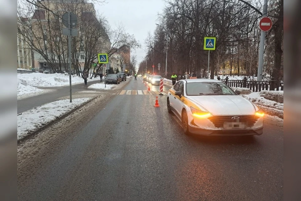 Таксист сбил 7-летнего ребенка на пешеходном переходе на Измайловском бульваре Москвы