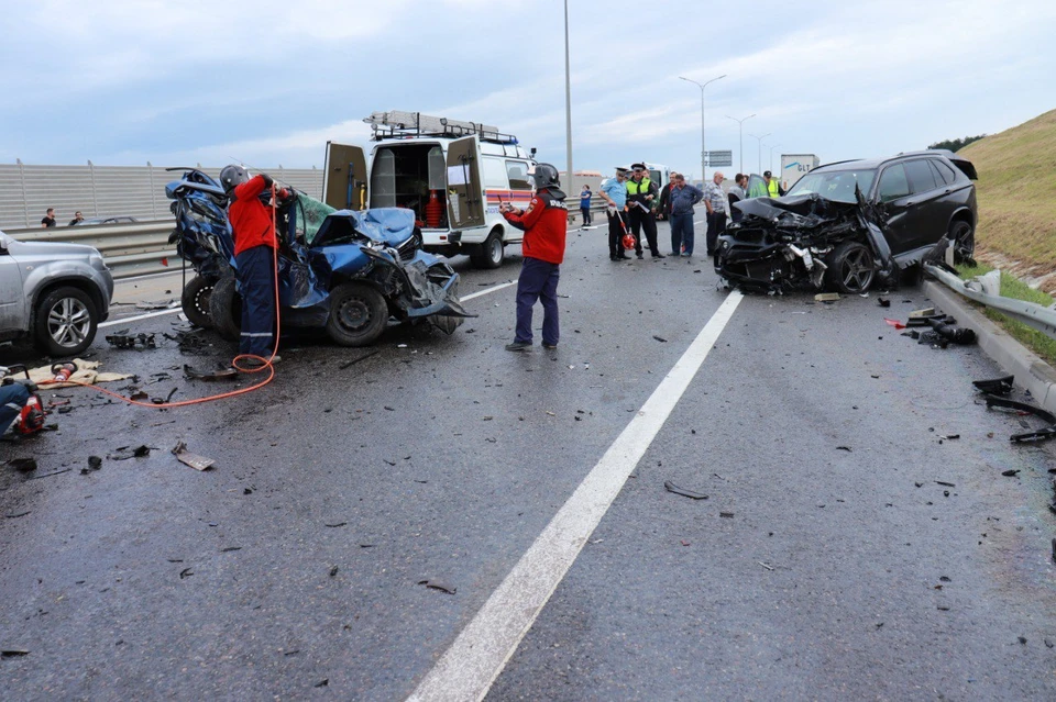 В результате аварии погибли водитель и два пассажира Renault. Фото: пресс-служба СК по Крыму и Севастополю