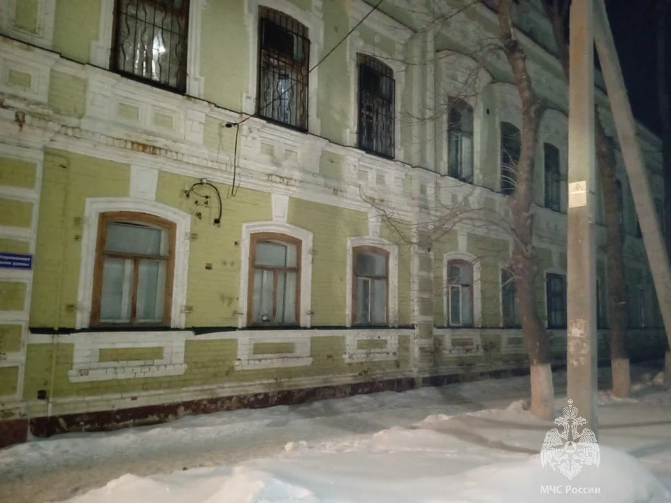10 человек вышли на улицу еще до приезда пожарных. Фото: пресс-служба ГУ МЧС России по РТ