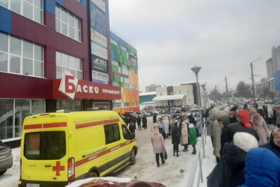 Эвакуированы офисы и магазины