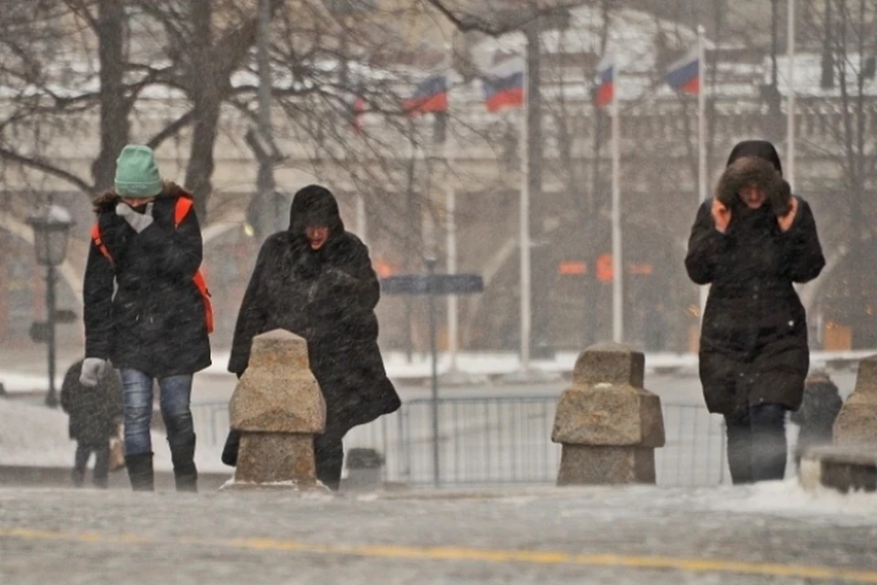 «Желтый» уровень погодной опасности продлили в Москве и Московской области из-за гололедицы