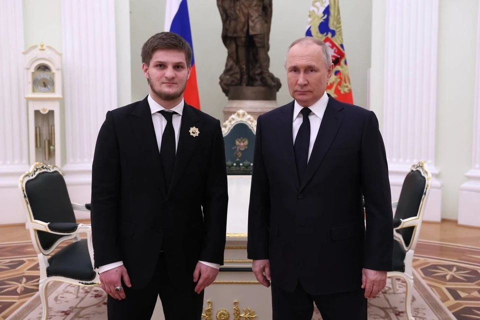 Владимир Путин с Ахматом Кадыровым. Фото: страница Рамзана Кадырова
