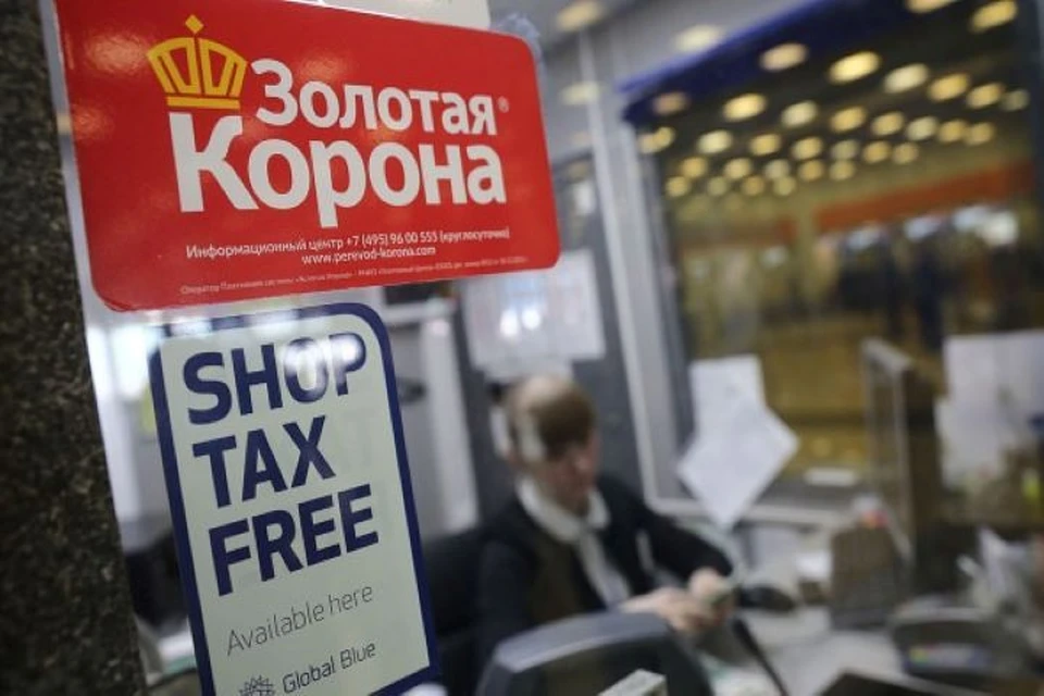 Сервис «Золотая корона» остановил переводы с карт «Сбера» и «Тинькофф» из-за санкций Фото: Евгений Разумный/ТАСС