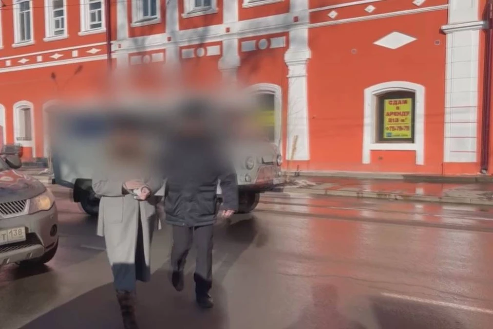 Трех работников иркутского вуза задержали за взятки от студентов