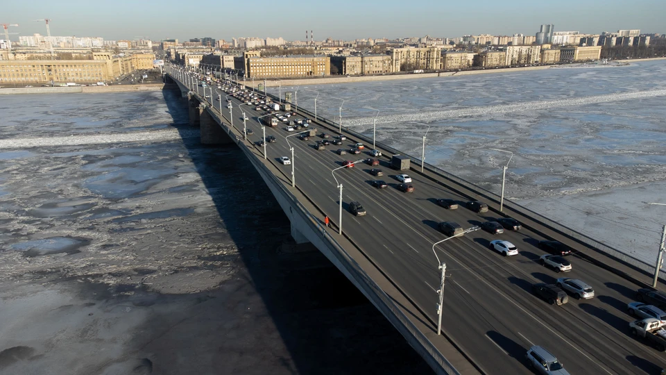 Мост Александра Невского в Петербурге разведут в ночь на 10 марта
