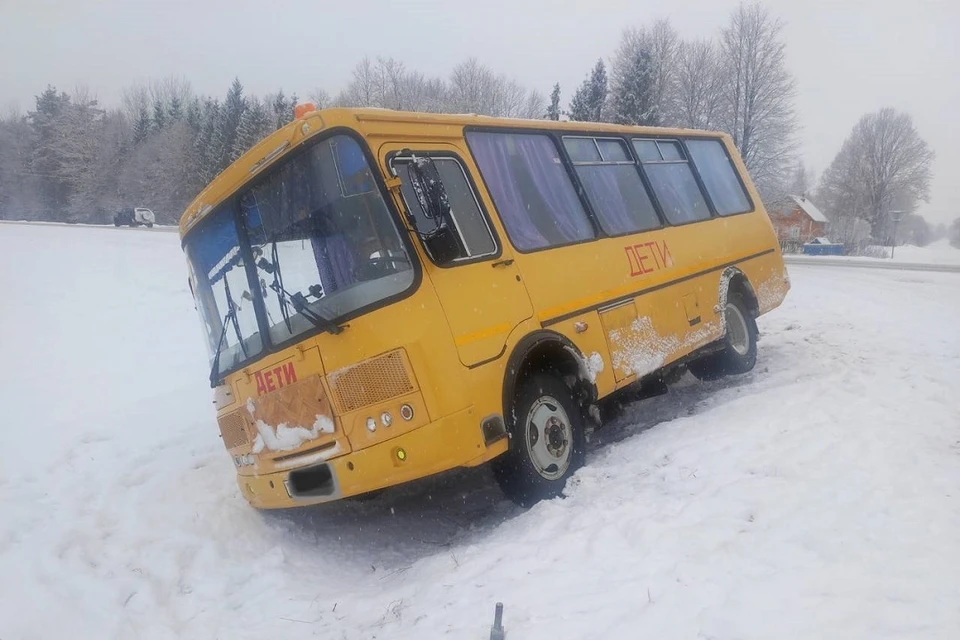 Школьный автобус попал в аварию в Быховском районе. Фото: телеграм-канал "Милиция Могилевщины"