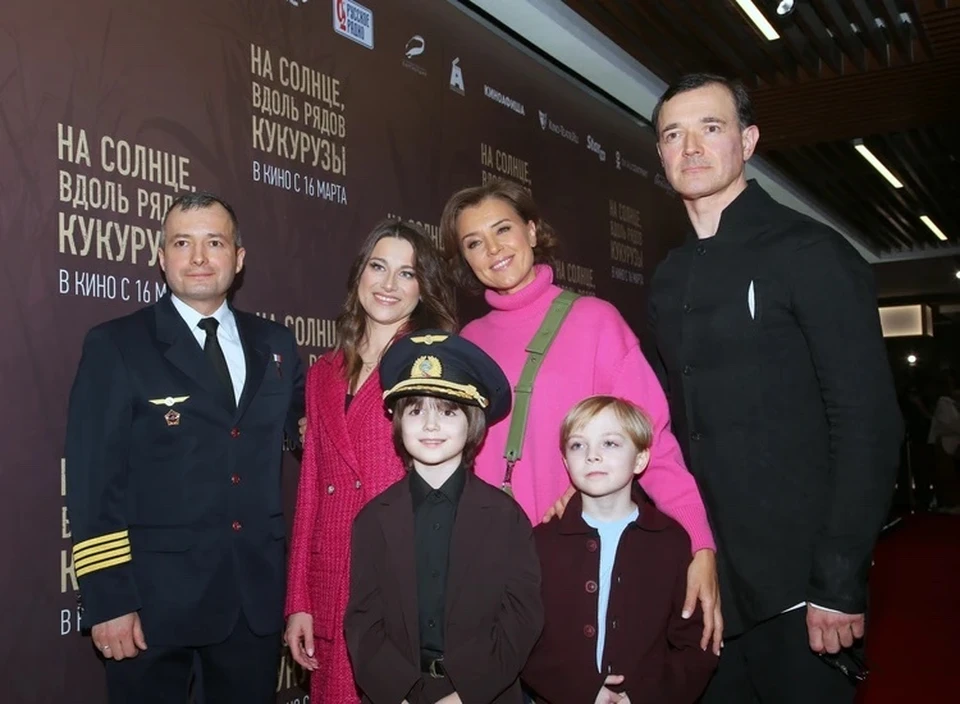 Дамир Юсупов и Егор Бероев с семьями на премьере фильма