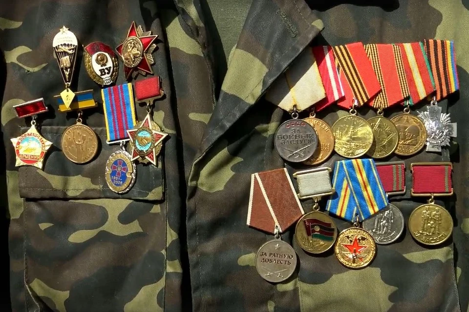 Дочь ветерана несколько лет бережно хранила его медали. Фото: стоп-кадр из видео Алексея Носова