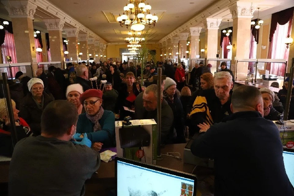 В ДНР примут меры для уменьшения очереди за паспортом