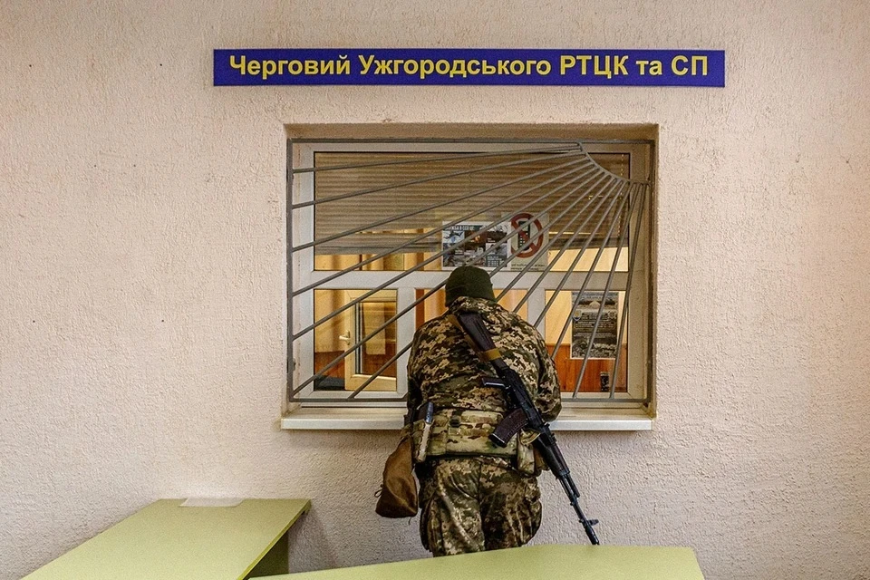 На Украине мужчин принудительно отправляют в ВСУ