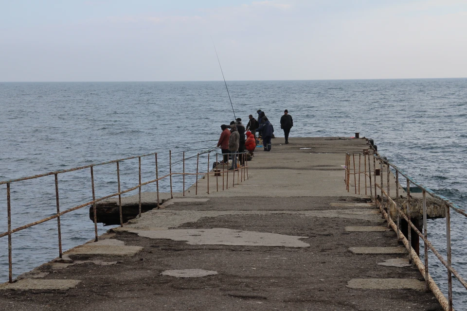 Вода в Черном море у берегов Алушты +9°.