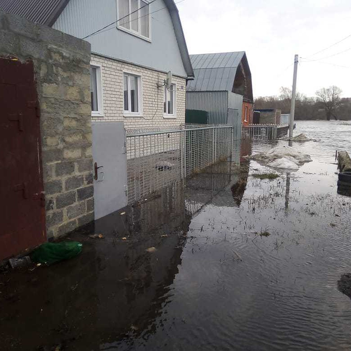 В Ульяновске из-за подъема уровня воды в Сельди и Свияге подтопило дома в  Вырыпаевке и Луговом - KP.RU