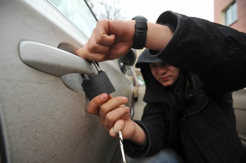 В городе Куйбышев Новосибирской области четырех подростков обвинили в угоне машины.