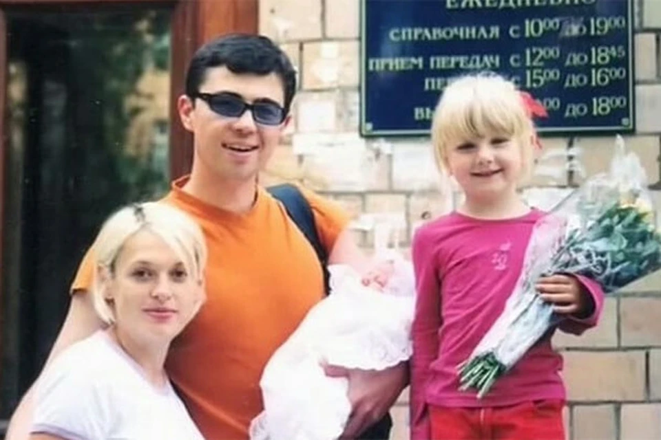 Сергей Бодров с женой и детьми. Август 2002 года.