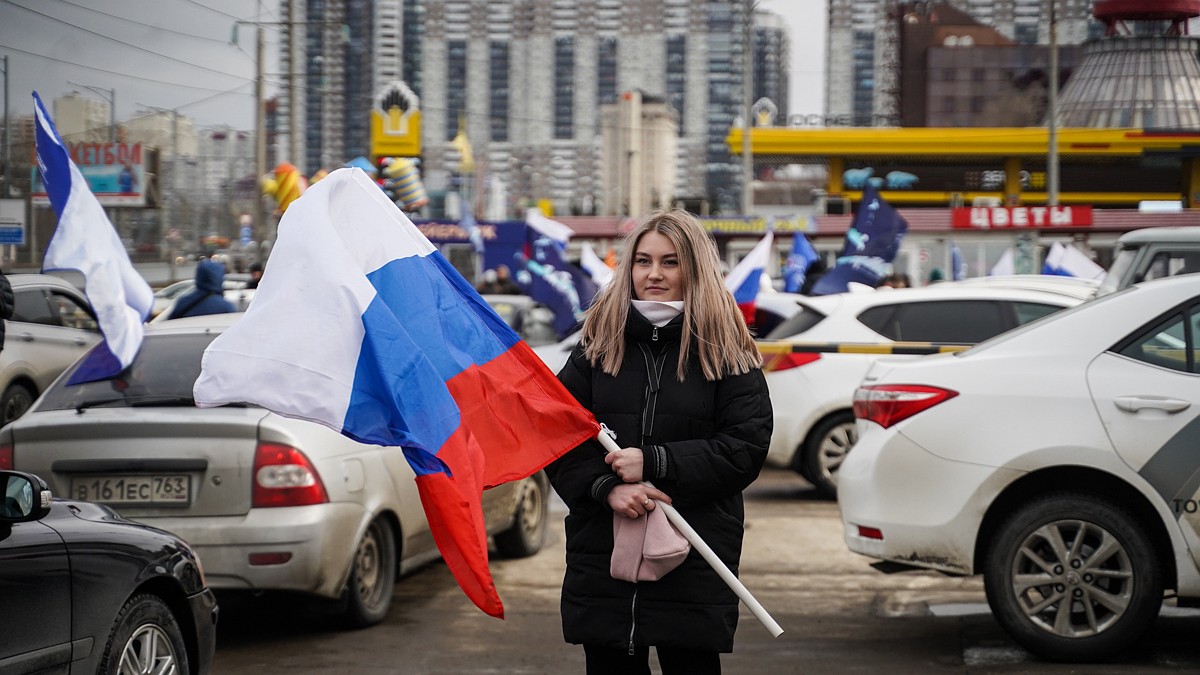 Колонна машин и митинг-концерт: как самарцы отметили годовщину Крымской  весны в 2023 году - KP.RU