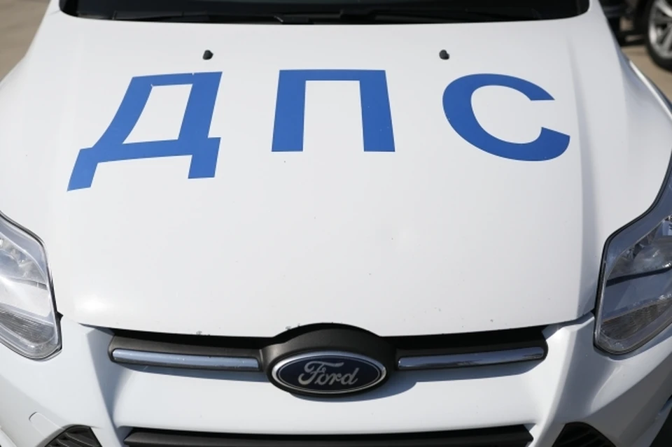 В Новосибирске «Тойота» врезалась в патрульный автомобиль недалеко от Нижней Ельцовки.